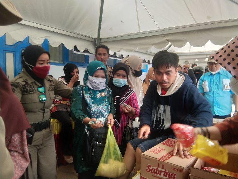 Disperindag Baubau Gelar Pasar Murah, Minyak Kelapa Diserbu Ibu-ibu