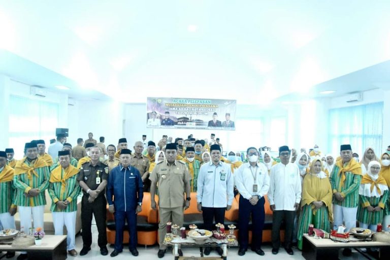 57 Orang CJH Baubau Diberangkatkan Ke Tanah Suci