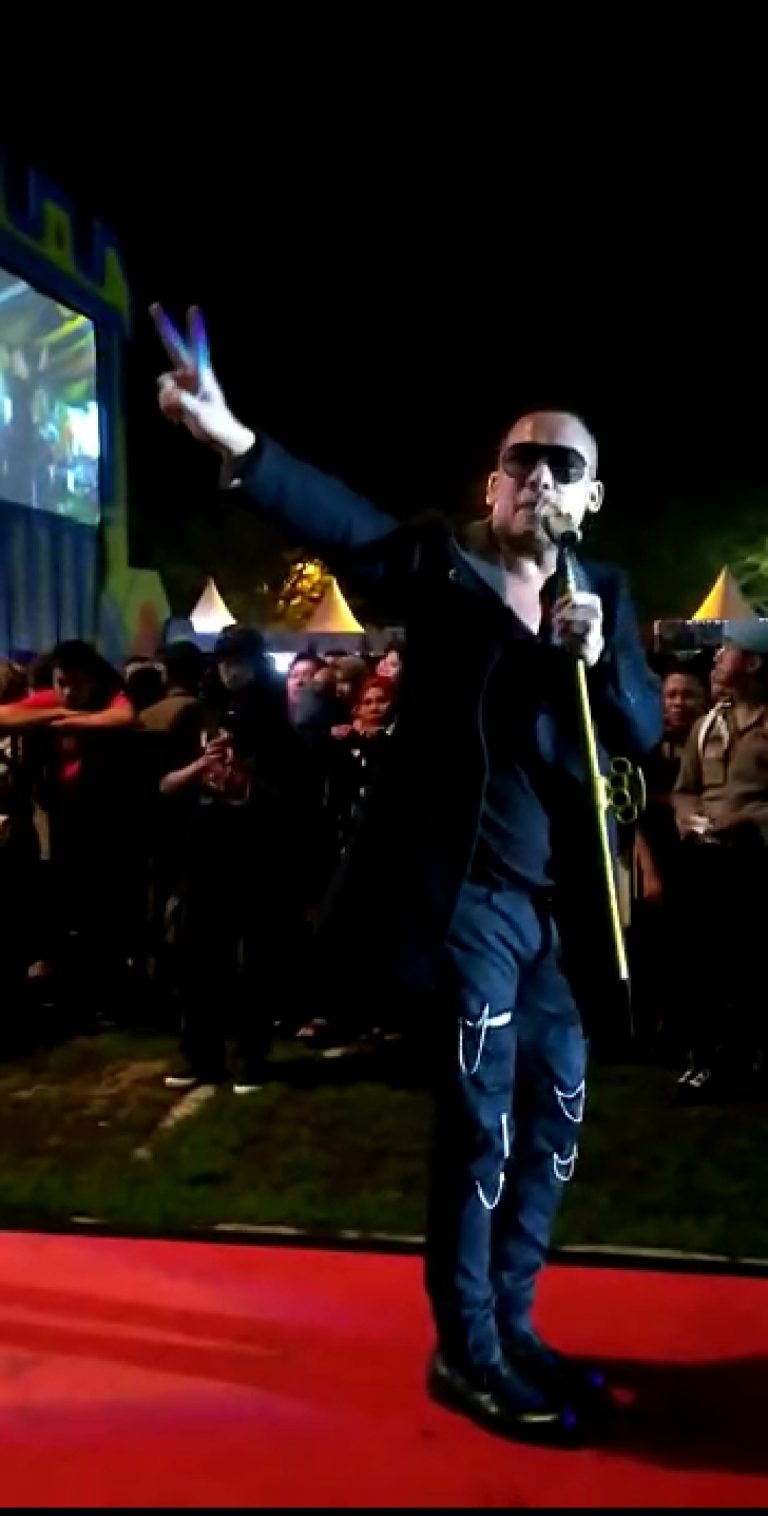 Firman Idol Ramaikan Hut Kota Baubau, Ribuan Warga Histeris