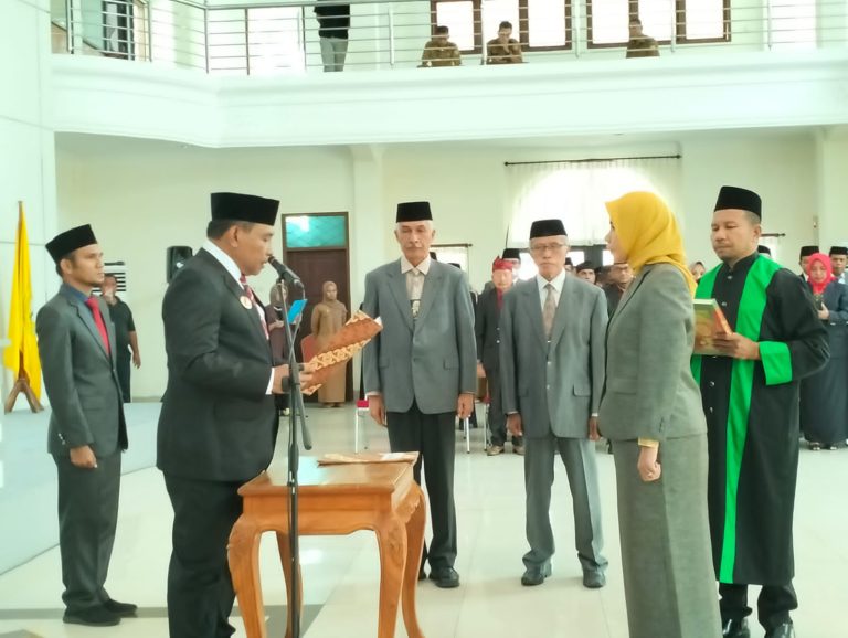 Siti Munawar dilantik PJ Sekda Kota Baubau, Monianse Perintahkan Ini